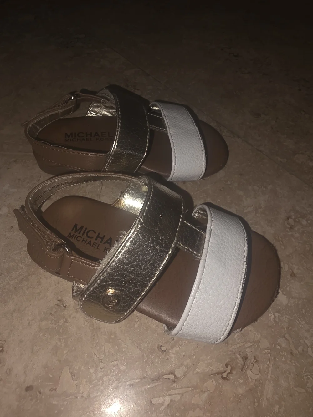 Michael Kors Girls Metallic Gold & White Strap Sandals – Size 7